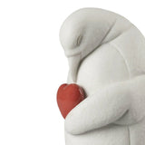 Scultura in porcellana "Colby – Pinguino protettore" con cuore rosso LLADRÓ