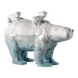 Scultura in porcellana "Mamma Orsa e i suoi cuccioli – Sott'acqua" bianca e blu LLADRÓ