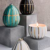 Candela profumata Ladenac “Uovo Turchese” in ceramica con strisce oro 18k – 220 g